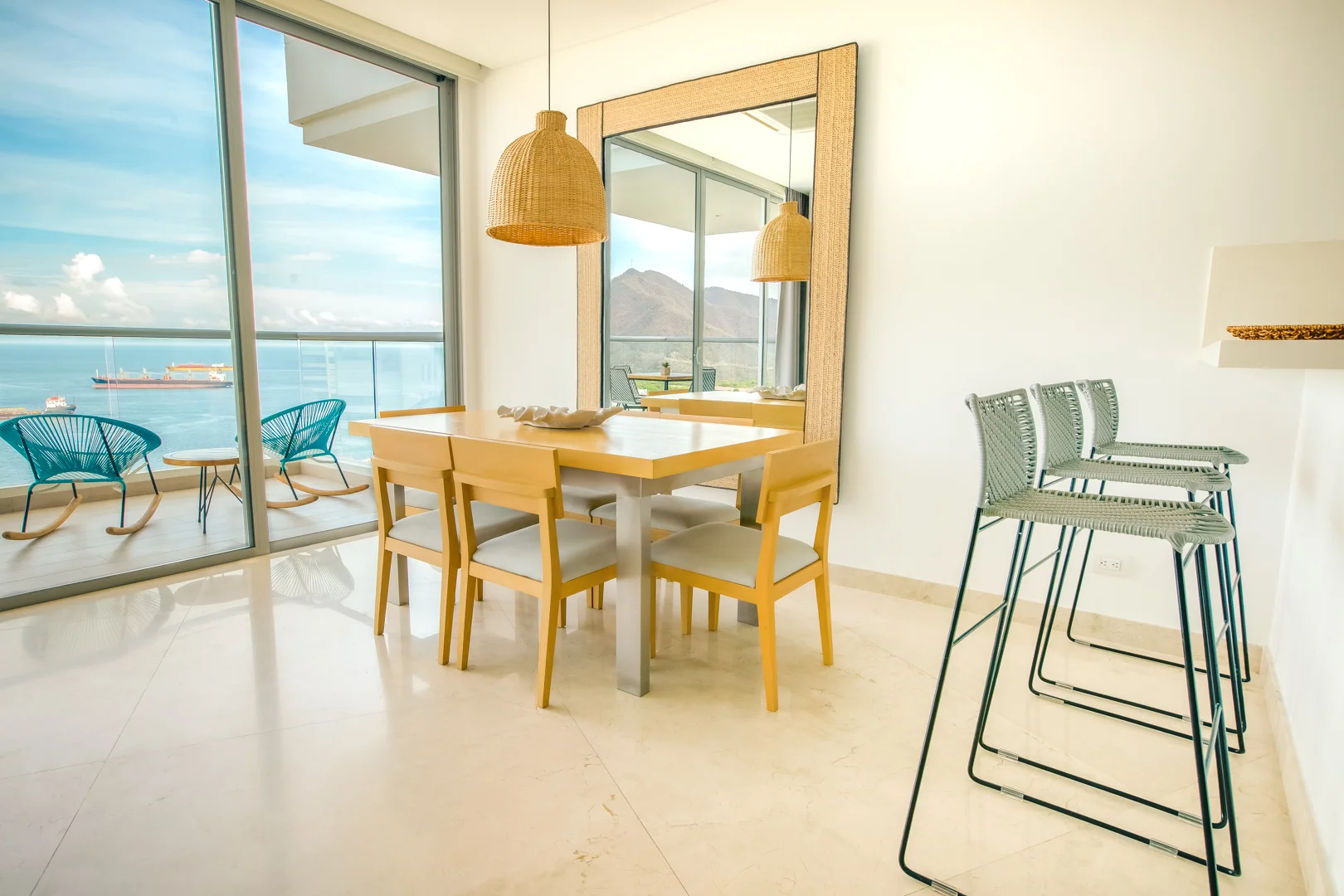 Detalles comedor apartasuite Ocean Front Junior